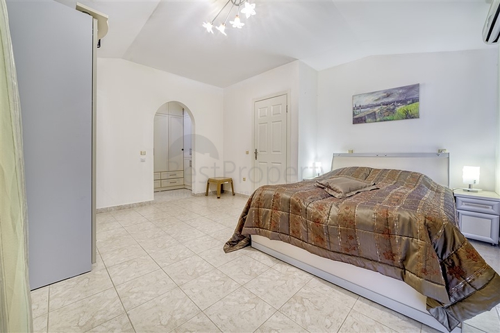 Просторный пентхаус в центре Аланья