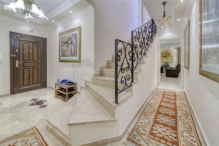 Просторный пентхаус в центре Аланья