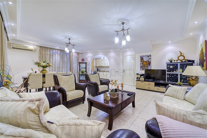 Просторный пентхаус в центре Аланья