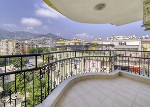 Просторный пентхаус в центре Аланья