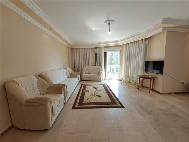 Квартира 2+1 на первой береговой линии в Махмутларе 