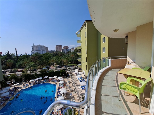 Квартира 2+1 на первой береговой линии в Махмутларе 