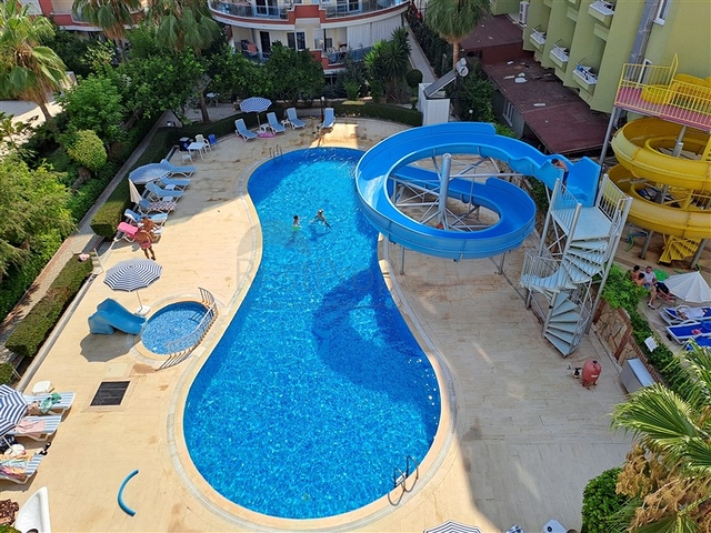 Квартира 2+1 на первой береговой линии в Махмутларе 