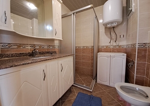 Квартира 2+1 на первой береговой линии в Махмутларе 