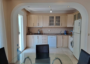 Квартира 2+1 на первой береговой линии в Махмутларе 