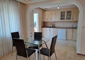 Квартира 2+1 на первой береговой линии в Махмутларе 