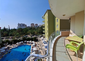 Квартира 2+1 на первой береговой линии в Махмутларе 