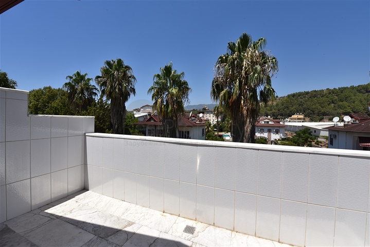 Просторная вилла 7+1 в районе Кестель