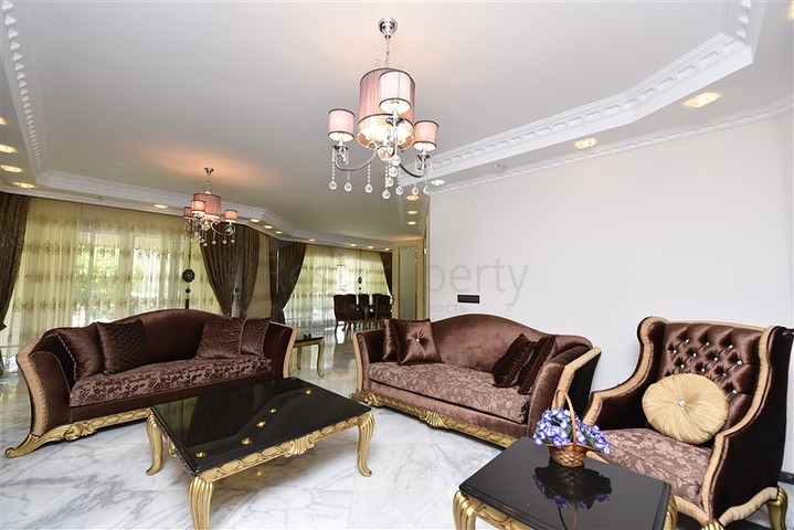 Просторная вилла 7+1 в районе Кестель