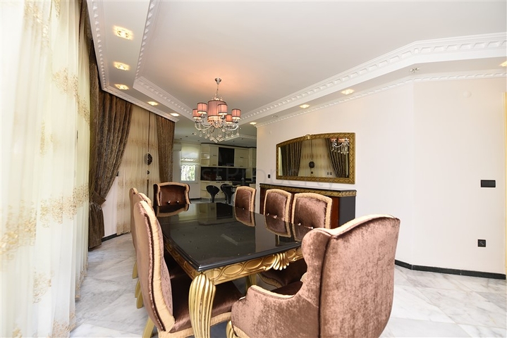 Просторная вилла 7+1 в районе Кестель