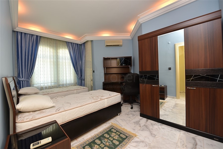 Просторная вилла 7+1 в районе Кестель