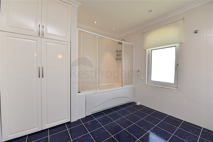 Просторная вилла 7+1 в районе Кестель