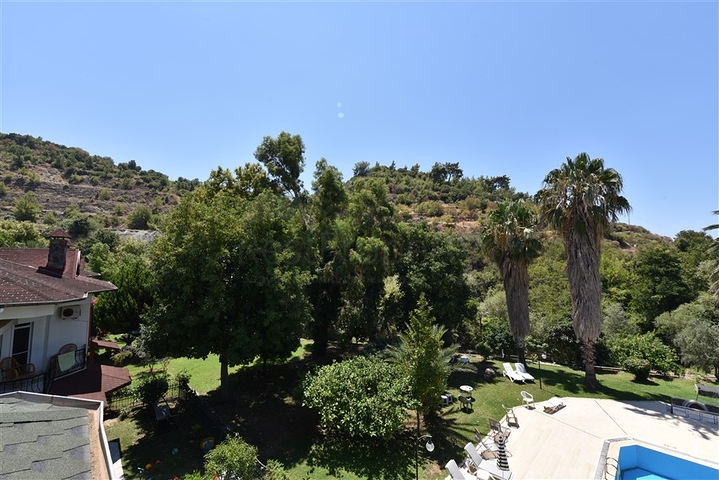 Просторная вилла 7+1 в районе Кестель