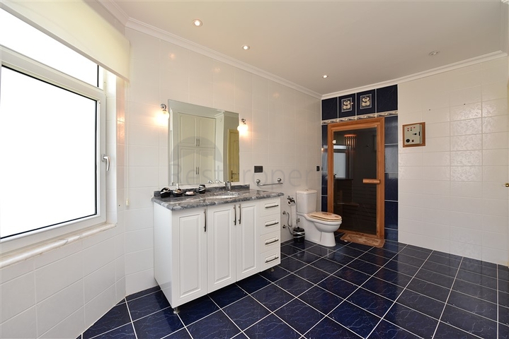 Просторная вилла 7+1 в районе Кестель