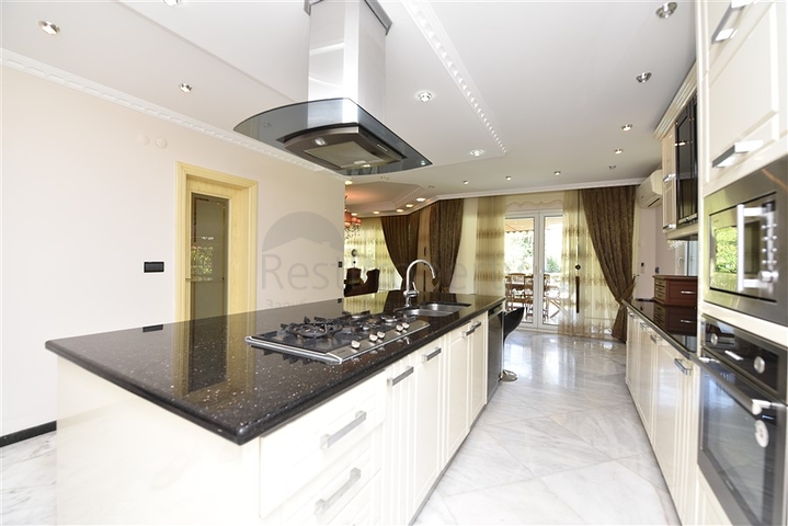 Просторная вилла 7+1 в районе Кестель