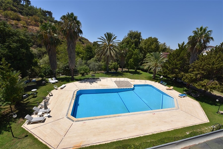 Просторная вилла 7+1 в районе Кестель