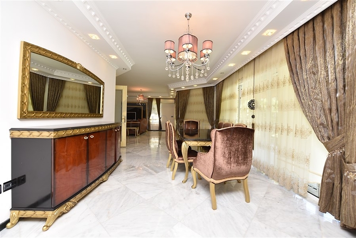 Просторная вилла 7+1 в районе Кестель