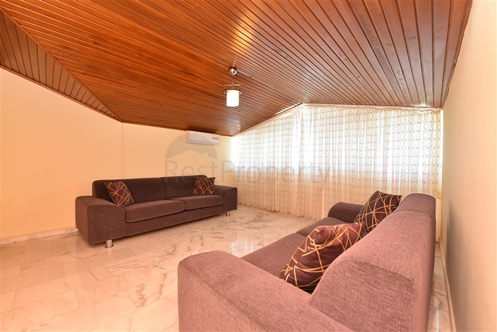 Просторная вилла 7+1 в районе Кестель