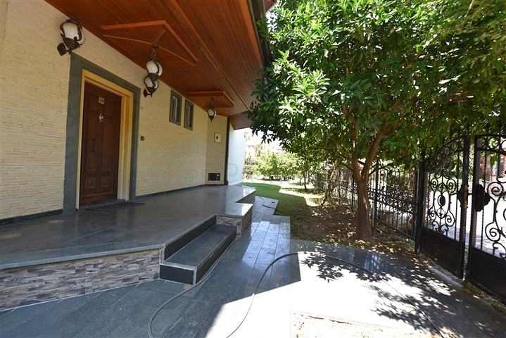 Просторная вилла 7+1 в районе Кестель