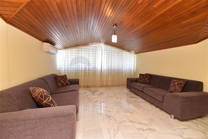 Просторная вилла 7+1 в районе Кестель