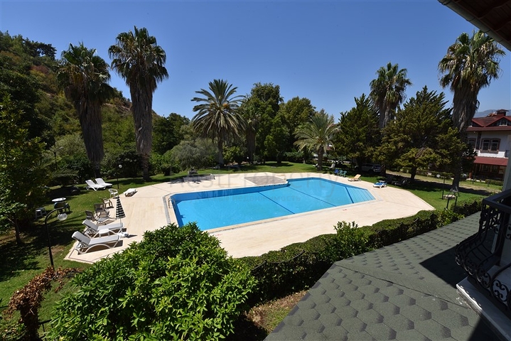 Просторная вилла 7+1 в районе Кестель