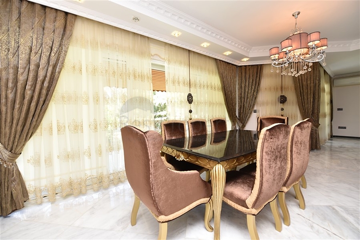 Просторная вилла 7+1 в районе Кестель