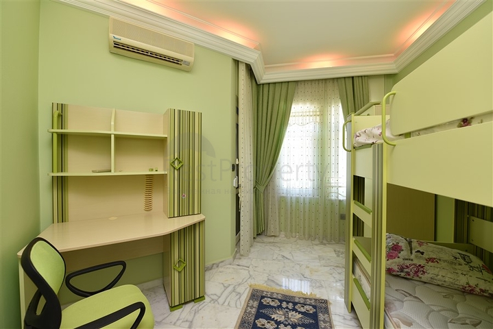 Просторная вилла 7+1 в районе Кестель