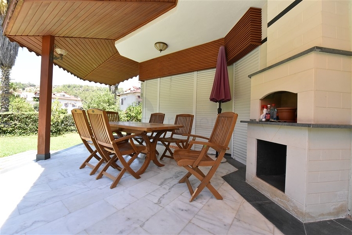 Просторная вилла 7+1 в районе Кестель