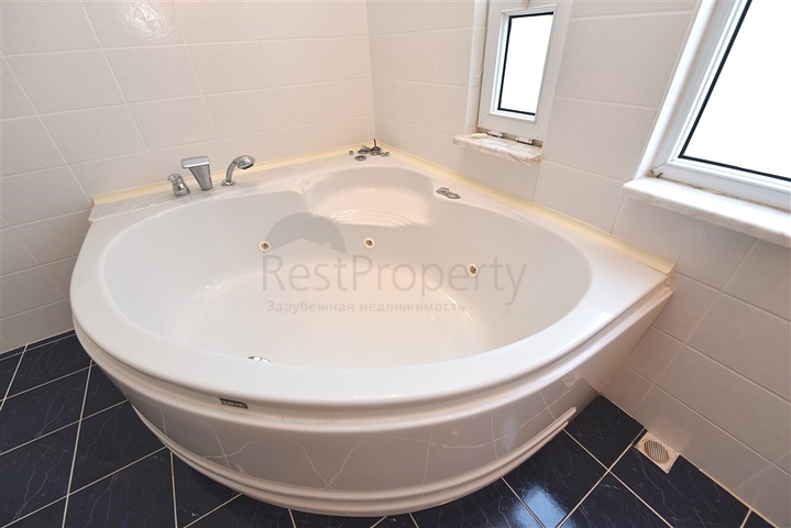 Просторная вилла 7+1 в районе Кестель