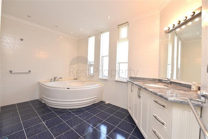 Просторная вилла 7+1 в районе Кестель