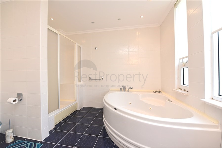 Просторная вилла 7+1 в районе Кестель