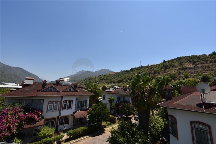 Просторная вилла 7+1 в районе Кестель