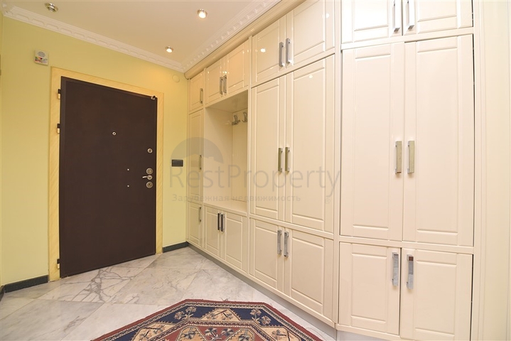 Просторная вилла 7+1 в районе Кестель