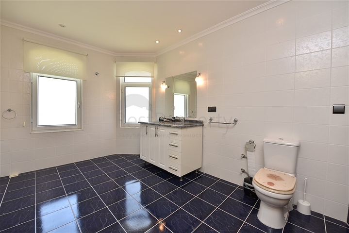 Просторная вилла 7+1 в районе Кестель