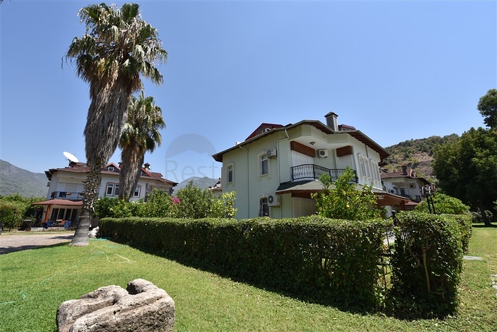 Просторная вилла 7+1 в районе Кестель