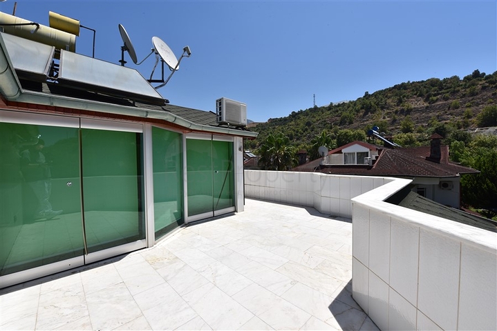 Просторная вилла 7+1 в районе Кестель