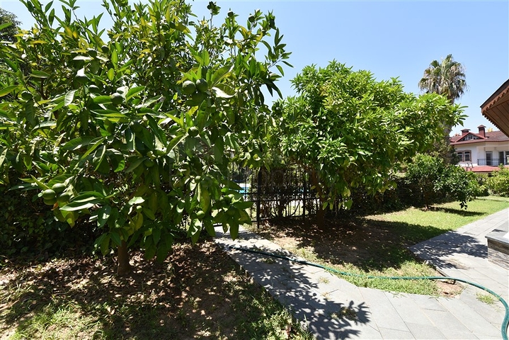 Просторная вилла 7+1 в районе Кестель