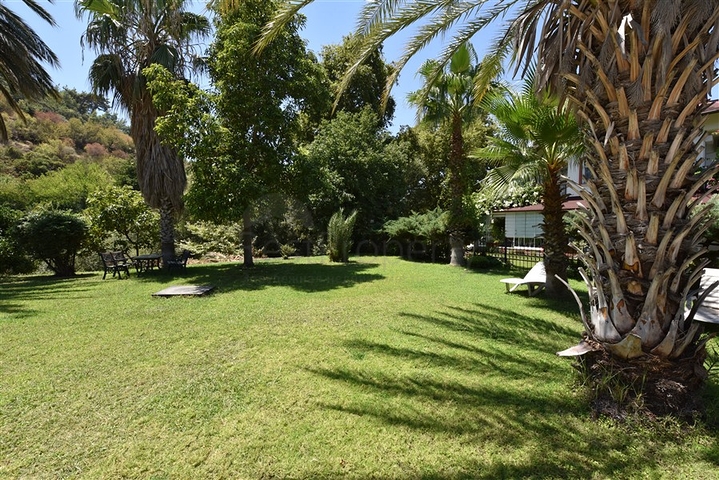 Просторная вилла 7+1 в районе Кестель