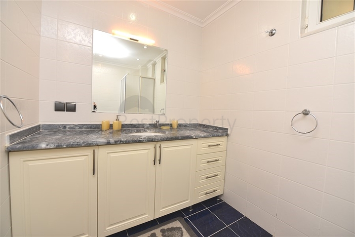 Просторная вилла 7+1 в районе Кестель