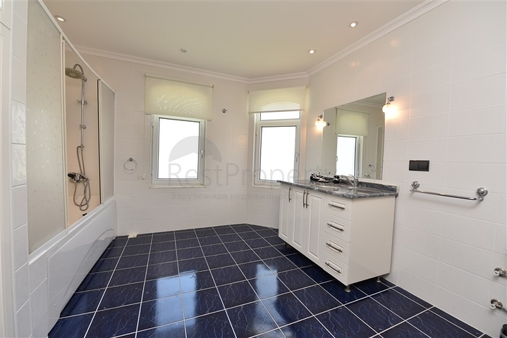 Просторная вилла 7+1 в районе Кестель