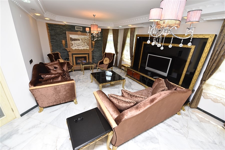 Просторная вилла 7+1 в районе Кестель