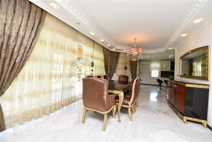 Просторная вилла 7+1 в районе Кестель