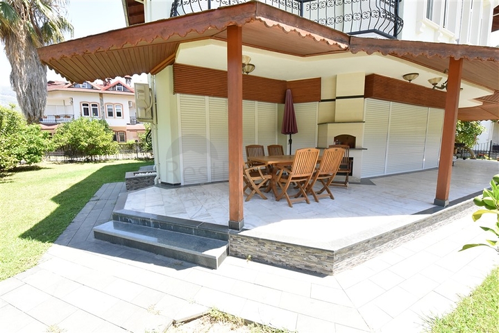 Просторная вилла 7+1 в районе Кестель