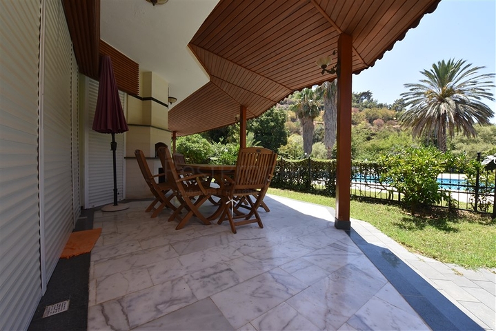 Просторная вилла 7+1 в районе Кестель