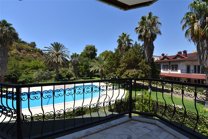 Просторная вилла 7+1 в районе Кестель