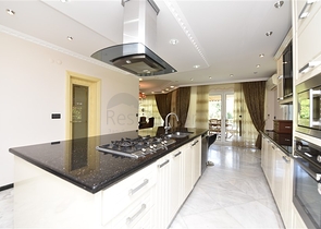 Просторная вилла 7+1 в районе Кестель