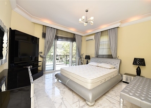 Просторная вилла 7+1 в районе Кестель