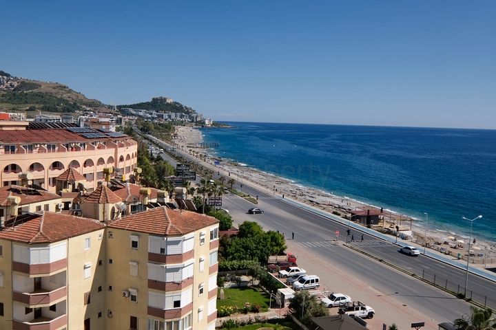 Квартира 1+1 на берегу моря в Махмутларе