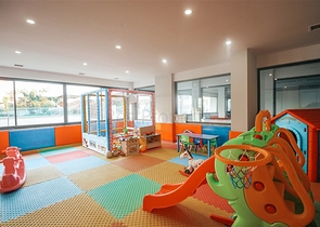 Квартира 1+1 на берегу моря в Махмутларе