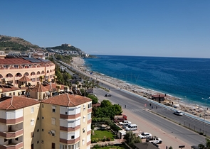 Квартира 1+1 на берегу моря в Махмутларе